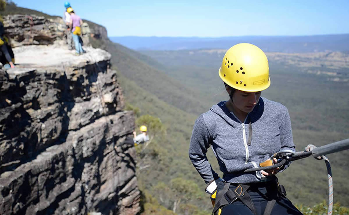 abseiling in the blue mountains